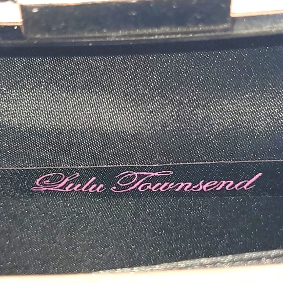 Sequin and Rhinestone Bling Clutch with Metal Chain Evening Bag - Picture 9 of 9